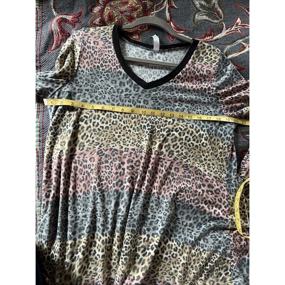 Discount Divas Pink Blue Tan V Neck Large Leopard Top - Picture 4 of 6
